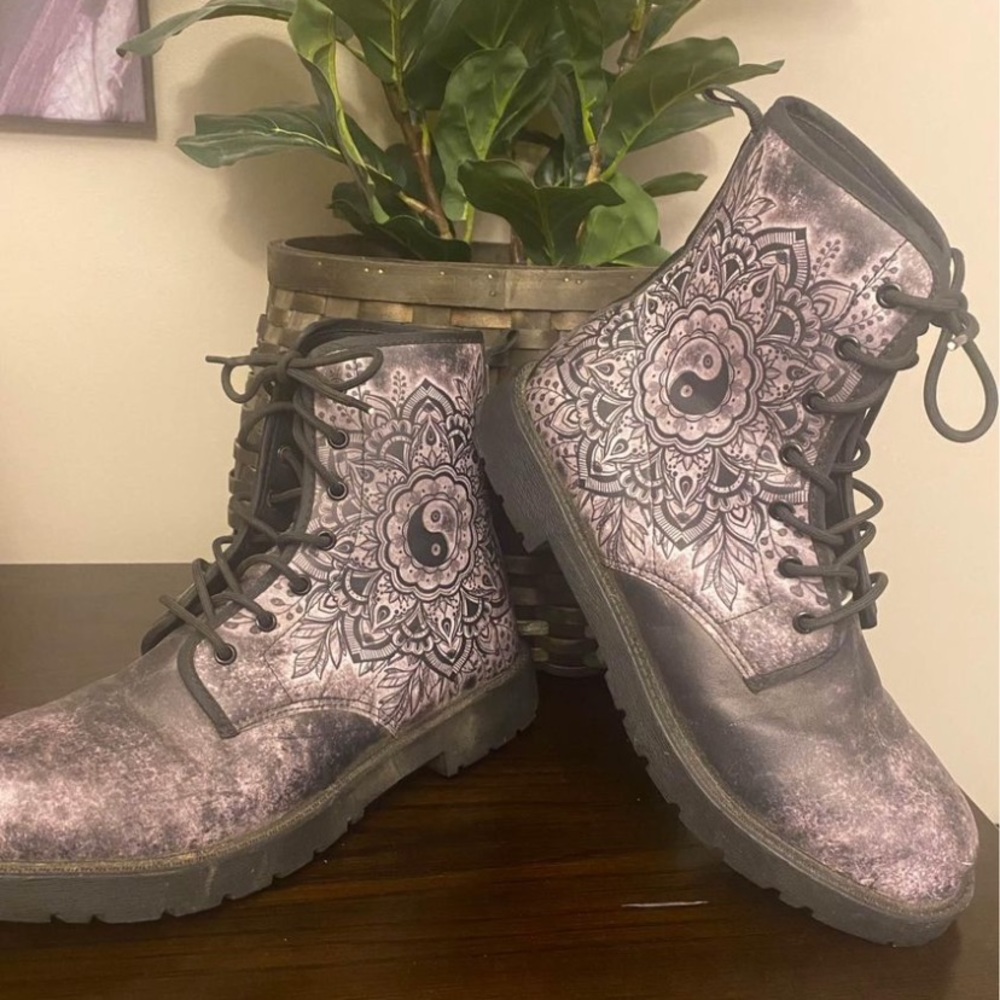 Yin Yang Mandala Black Combat Boots Sz 10